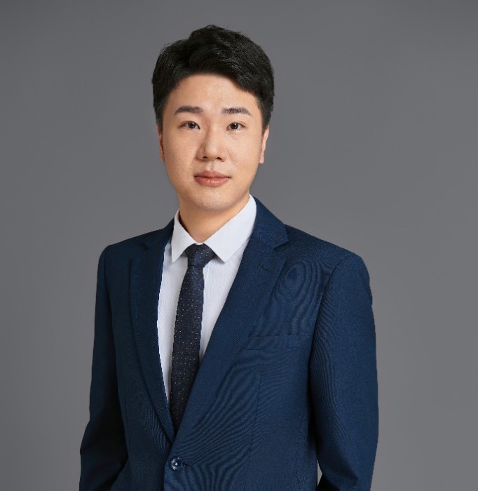 Portrait of Litong Zhang
